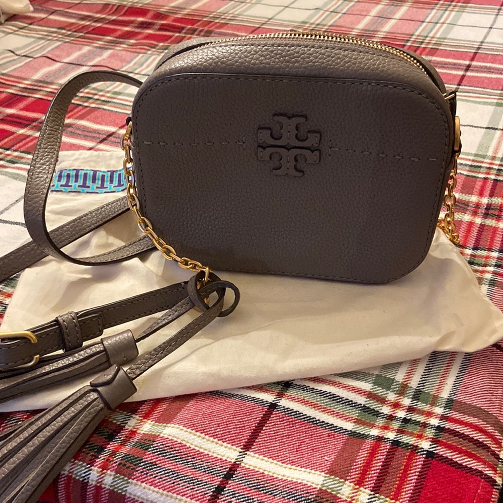 Tory Burch McGraw Camera Bag in Silver Maple